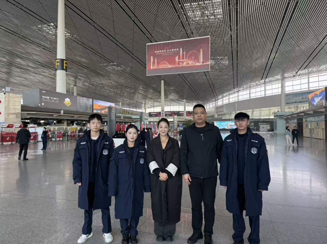 陕西旅游烹饪职业学院学子亮相天津滨海国际机场防爆安检岗