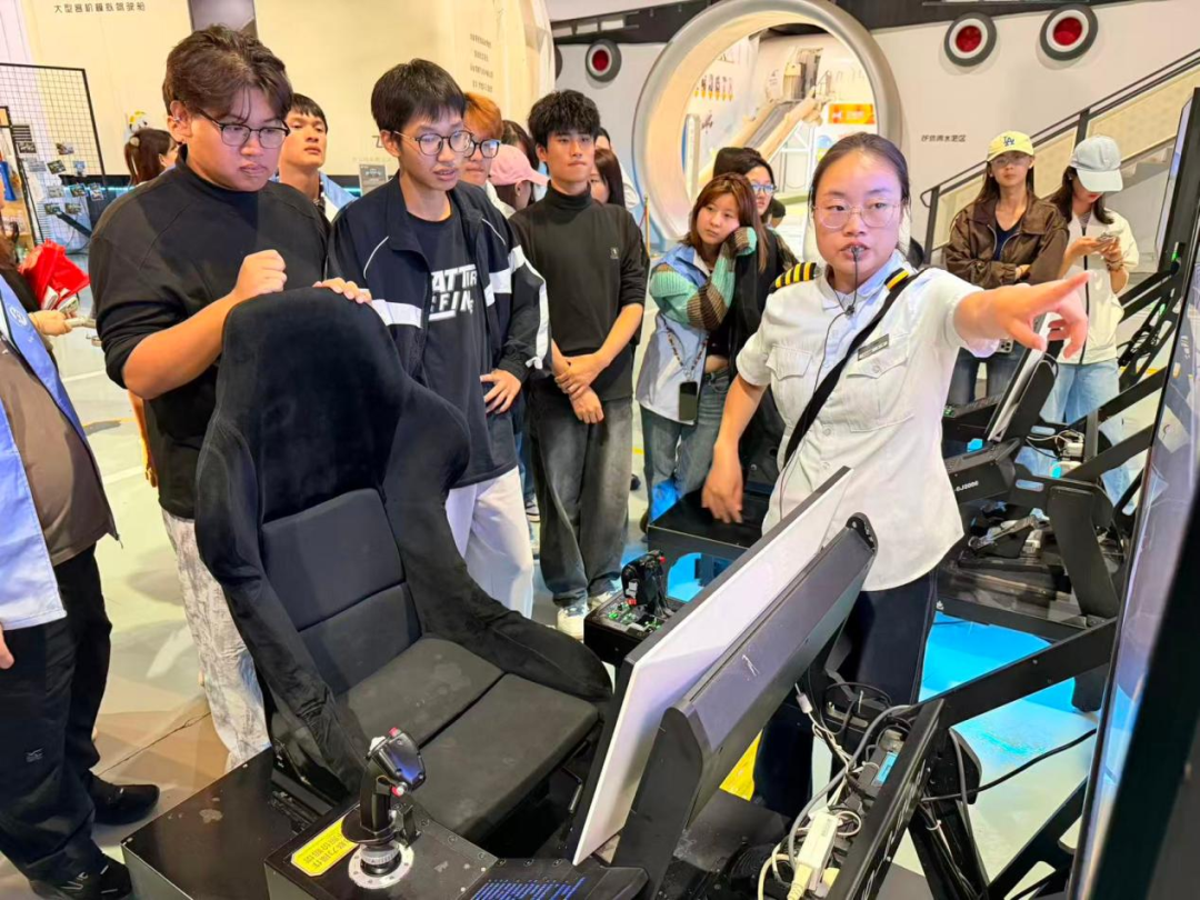 西安海棠职业学院学子走出校园，探寻西安产业新活力！