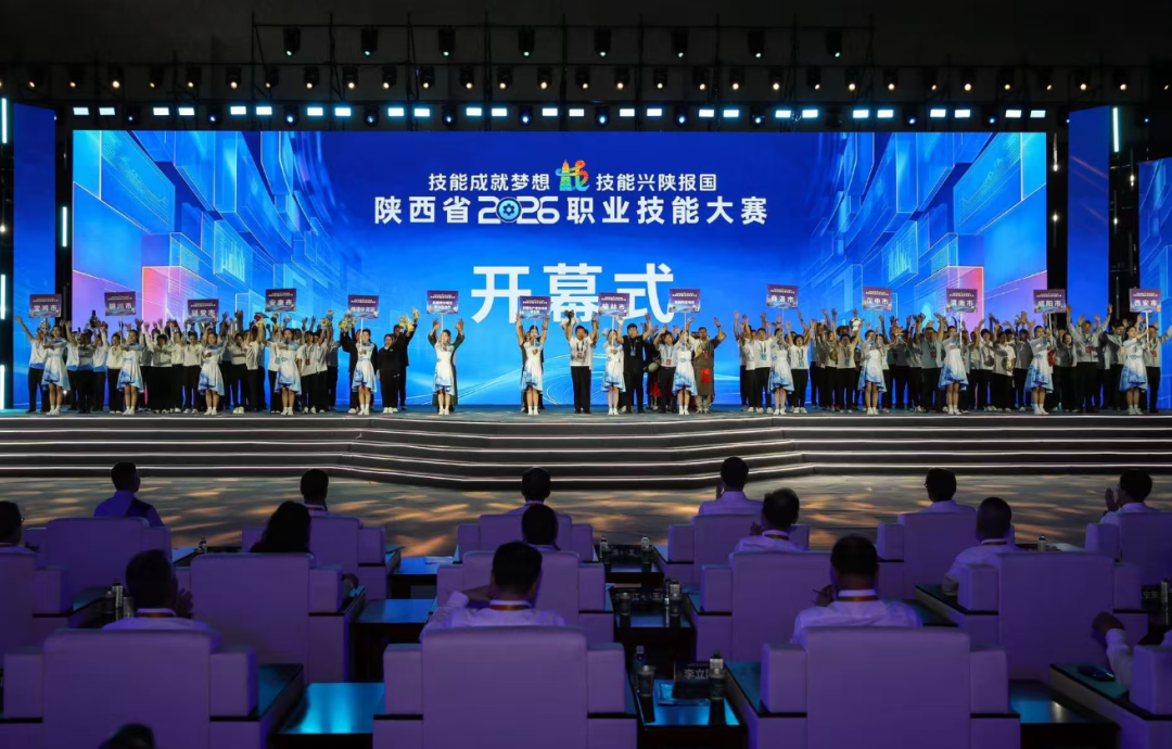 赛事冲刺阶段，任国良副院长抵达榆林后第一时间前往备赛酒店，看望慰问驻点备赛师生，详细了解备赛进度、训练难点与生活保障情况，对师生们刻苦备赛的拼搏姿态给予肯定，并勉励大家调整心态、精益求精、全力以赴，在省级赛场充分展现我院优良学风与专业实力。