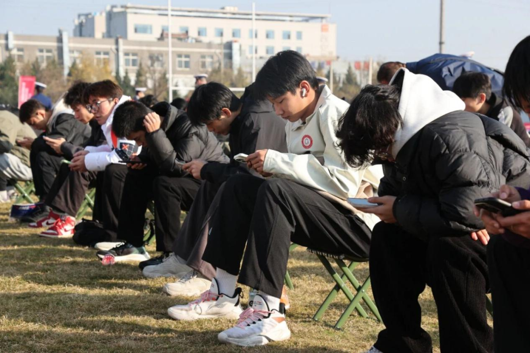 西安工商学院代表队在西安市第二届大学生消防运动会中斩获佳绩