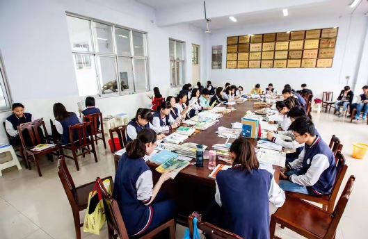 职业教育逆袭：2025年政策红利爆发，这届学生赶上黄金时代！