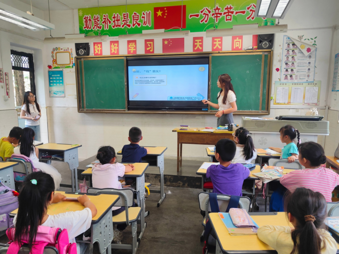 西京学院研究生赴长柞工委纪念馆开展红色教育活动