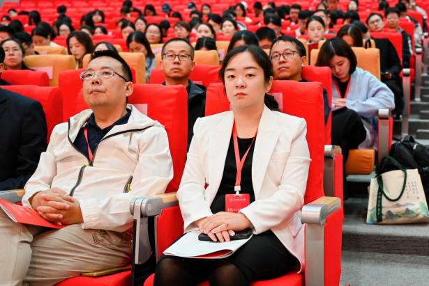 西安明德理工学院成功举办全国民办高校思政课教学研讨会暨青年教师教学展示大赛