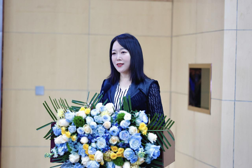 西安工商学院教授、经济与管理学院执行院长张雪鹏主持