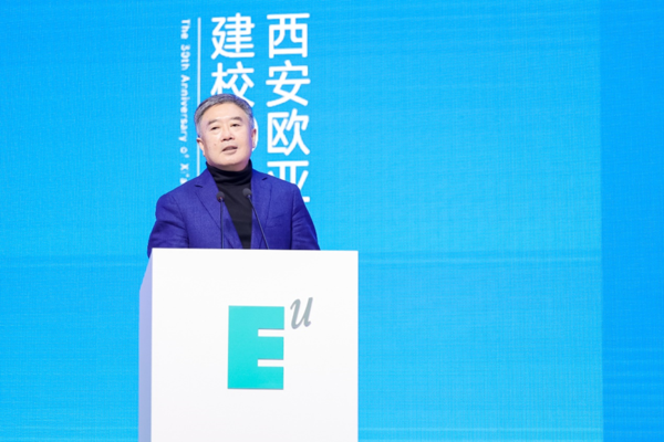 陕西省高等教育学会会长、西北大学原校长郭立宏对欧亚表示祝贺.png