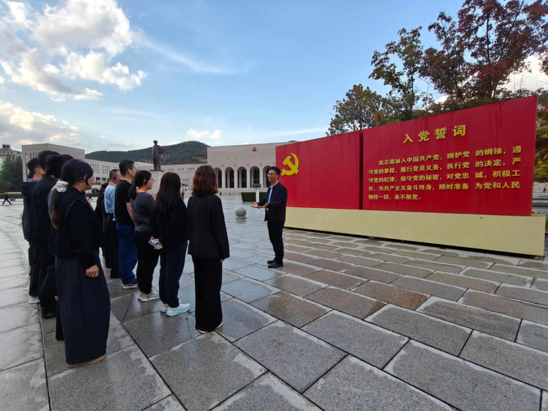 陕西旅游烹饪职业学院校党委组织党员教师代表赴延安开展红色研学实践