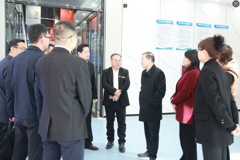 省人大相关领导莅临西安建筑工程技师学院开展职业教育立法调研