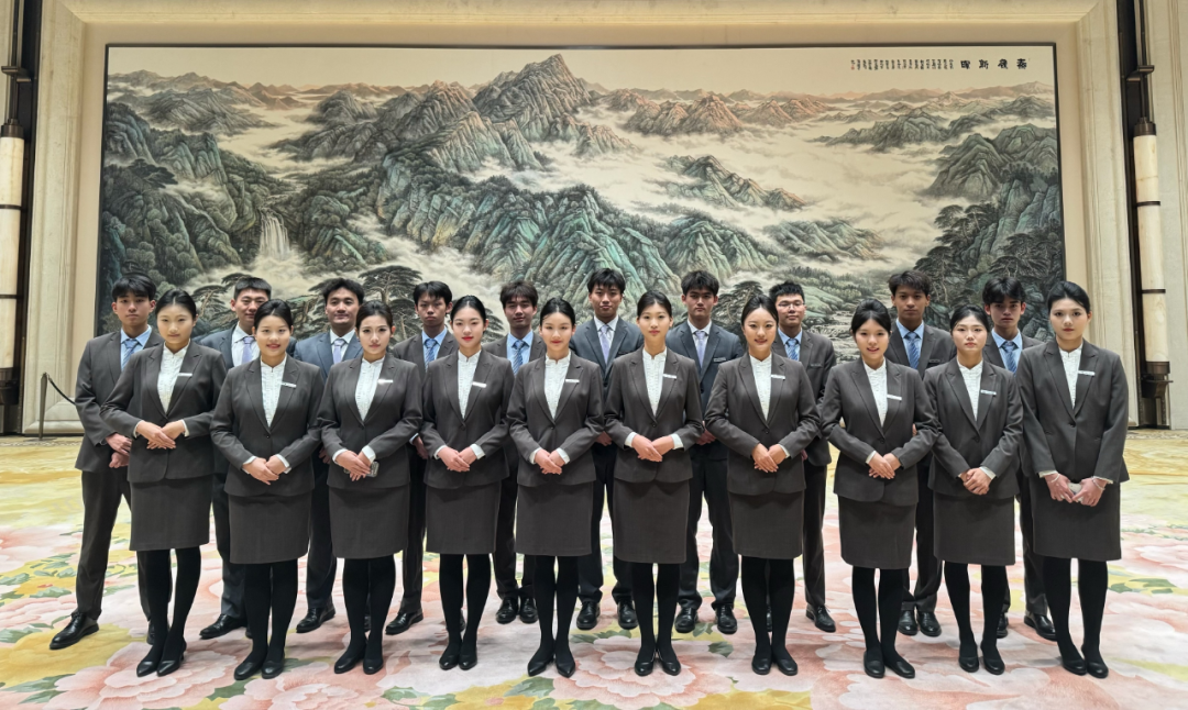 陕西旅游烹饪职业学院学子圆满完成第二届中欧班列国际合作论坛保障任务