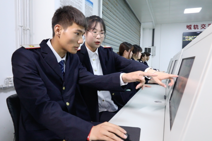 告别纸上谈兵！西安铁道技师学院实训室解锁你的职业通行密码