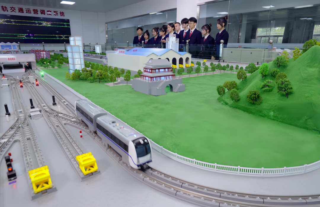 告别纸上谈兵！西安铁道技师学院实训室解锁你的职业通行密码