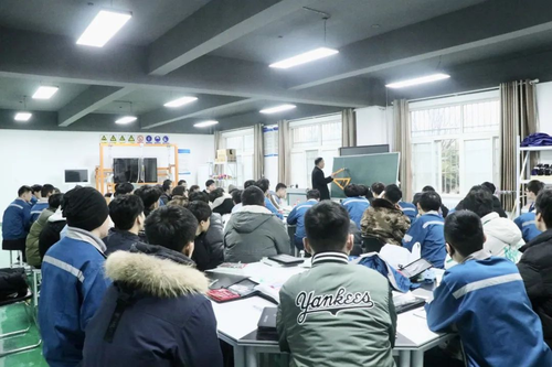 西安铁道技师学院开学第一课6.png