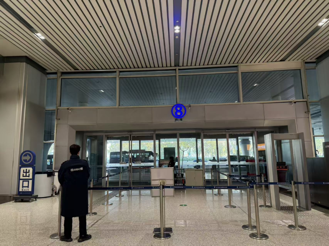 陕西旅游烹饪职业学院学子亮相天津滨海国际机场防爆安检岗