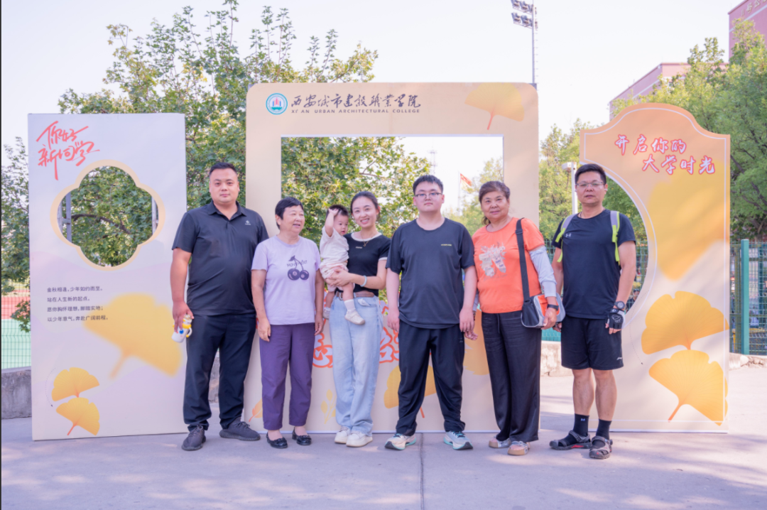 “新”光熠熠｜多图直击西安城市建设职业学院2026级新生报到现场！