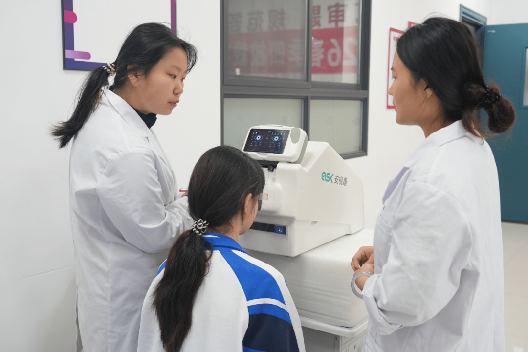 聚焦！西安育华职业高中2026春季视力普测圆满完成