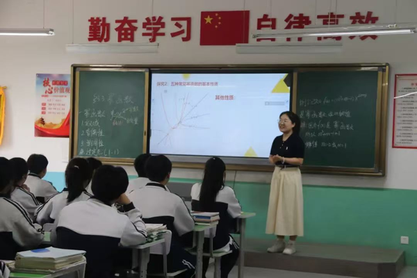 西安东方职业高级中学，让我们翱翔在知识的海洋