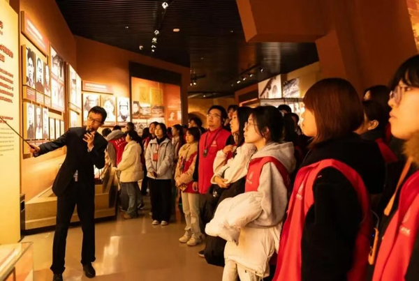 西安明德理工学院开展“到延安去”·三秦学子圣地行实践活动 西安明德理工学院开展“到延安去”·三秦学子圣地行实践活动