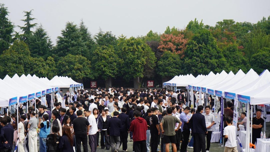 西安铁路职业技术学院2027届毕业生秋季综合类校园招聘会成功举办
