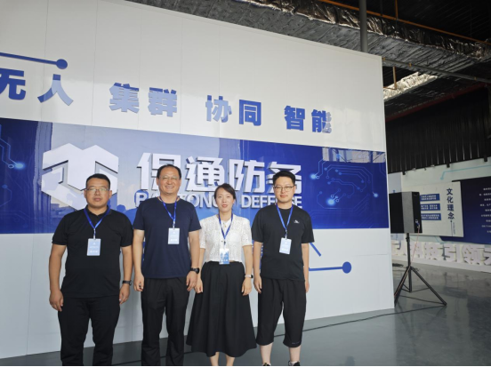 袁宝玺老师在参加保通防务科研交流活动时的照片1