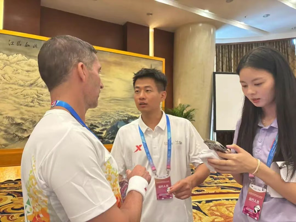 西安明德理工学院师生深度参与成都第12届世界运动会火炬传递志愿服务工作！