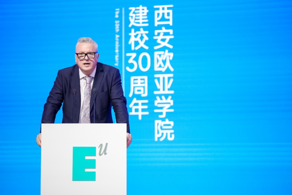 英国伯明翰大学学院校长Michael Harkin发表致辞.png