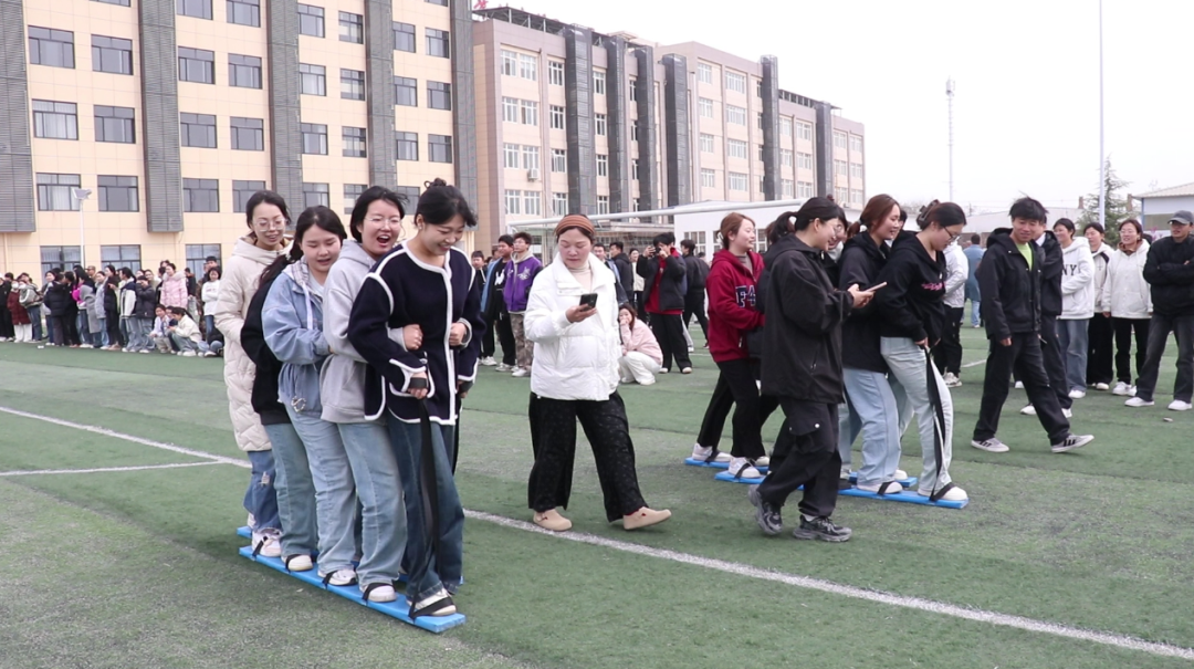 “团结奋进 跃动春光”陕西旅游烹饪职业学院春季趣味运动会盛大举行
