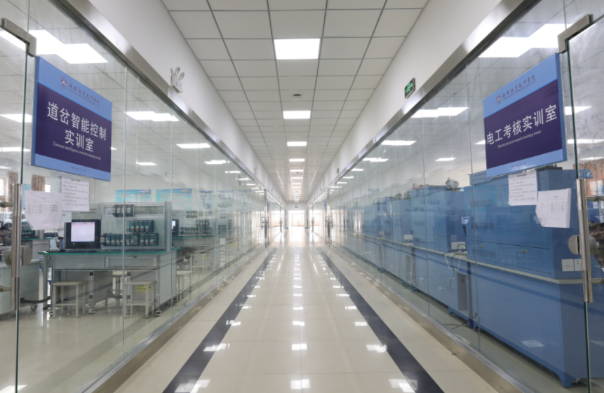 告别纸上谈兵！西安铁道技师学院实训室解锁你的职业通行密码