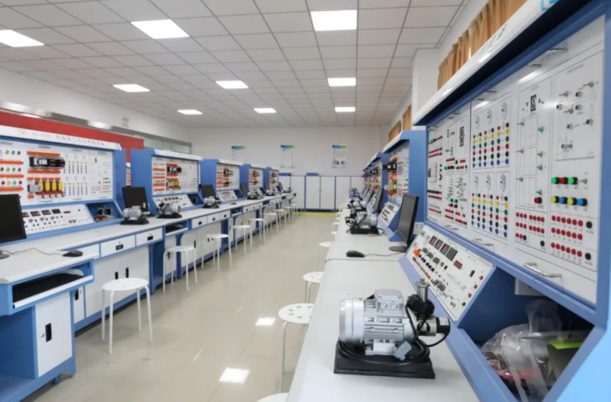 告别纸上谈兵！西安铁道技师学院实训室解锁你的职业通行密码