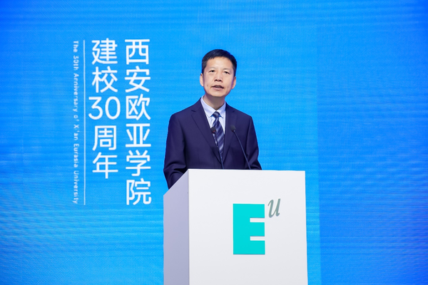中共陕西省委教育工作委员会委员、陕西省教育厅副厅长申雪峰致辞.png