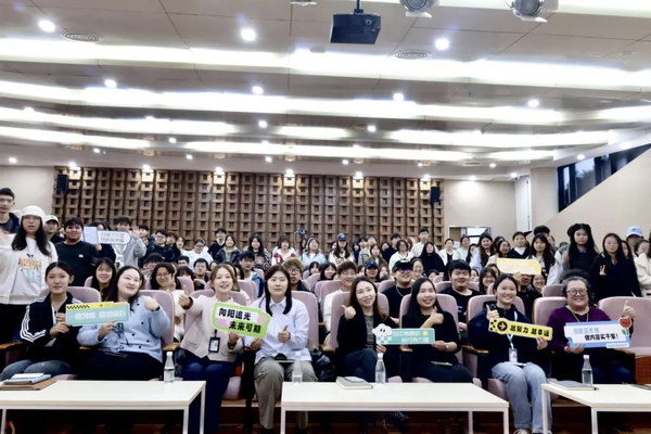 图1 《HR一眼锁定你：从0到1的OFFER炼成术》精品训练营活动现场合影1.png