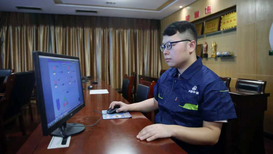 西安外事学院优秀毕业生罗浩荣获教育部“高校毕业生基层就业卓越奖学（教）金”