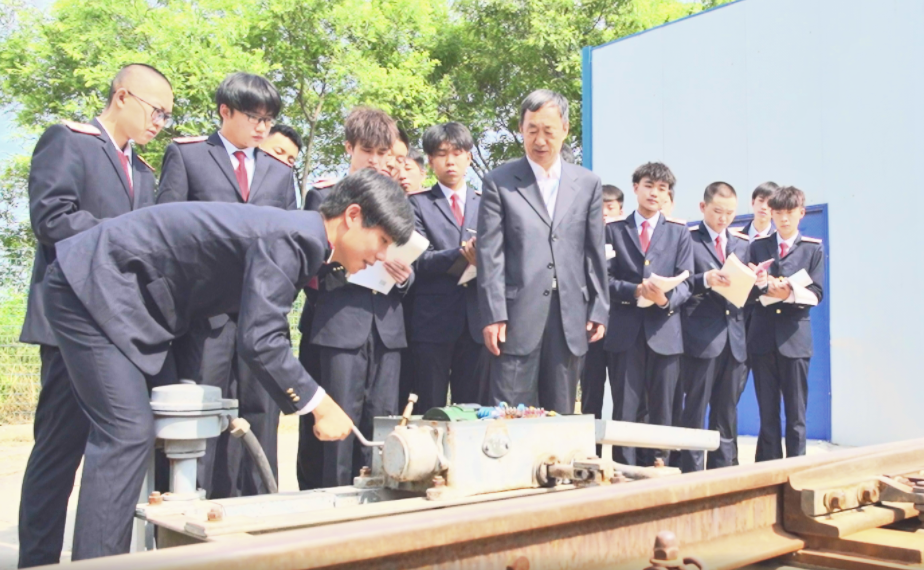 告别纸上谈兵！西安铁道技师学院实训室解锁你的职业通行密码