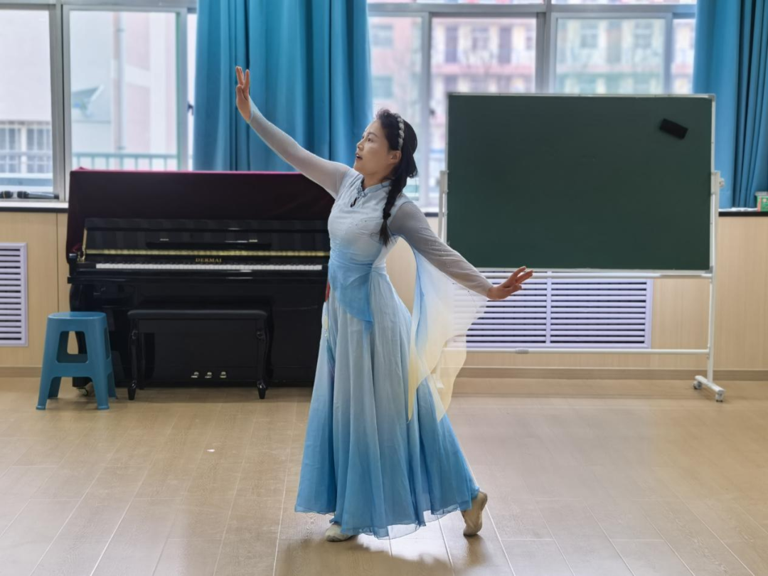 铜川市举办中小学音乐美术教师基本功展示活动