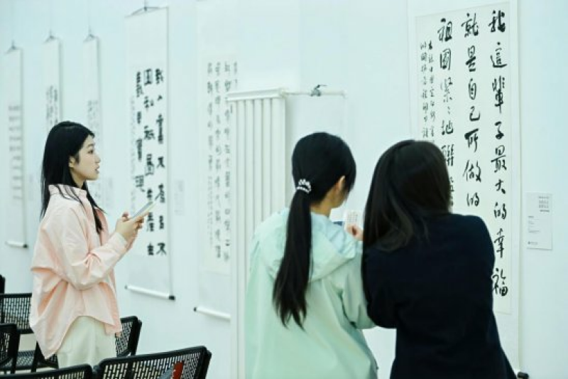 陕西省大学生“红色百言·进德百言”书法作品展开幕