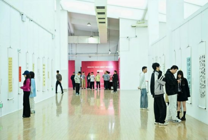 陕西省大学生“红色百言·进德百言”书法作品展开幕