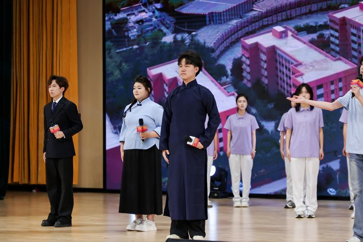西安明德理工学院隆重举行2025-2026学年“五四”表彰典礼暨明德信仰公开课！