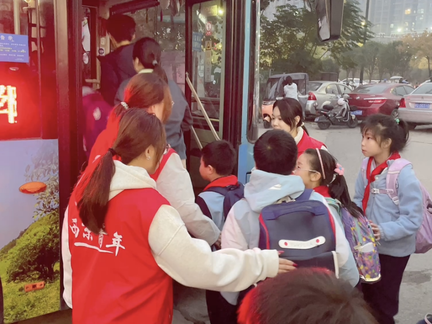 西京学院在第七届陕西省青少年公益项目大赛中斩获佳绩