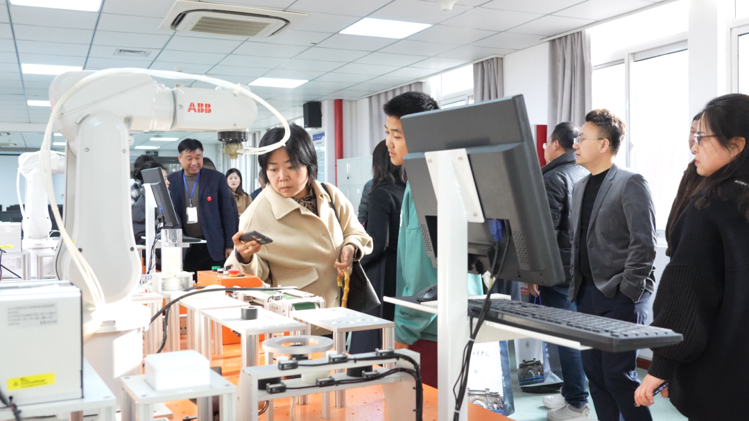 西安外事学院成功举办陕西省2025年高考志愿填报研讨暨马来亚大学国际项目发布会