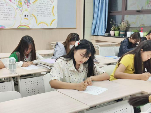 西京学院医学院第三届“单词争霸赛”圆满收官