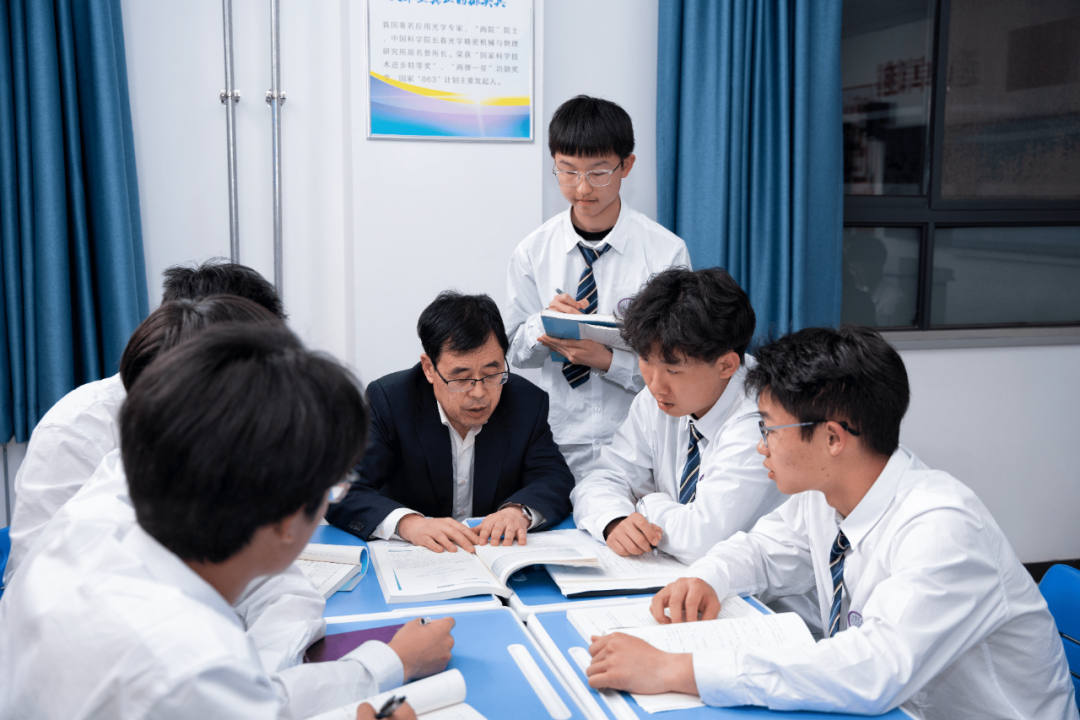 走进西安育华职业高中教学体系：八大环节，织就成长之路