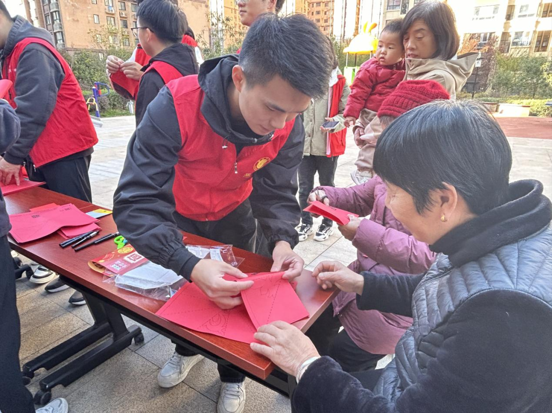 从海军陆战队到实验室，西京学院研究生邬晓华的青春答卷