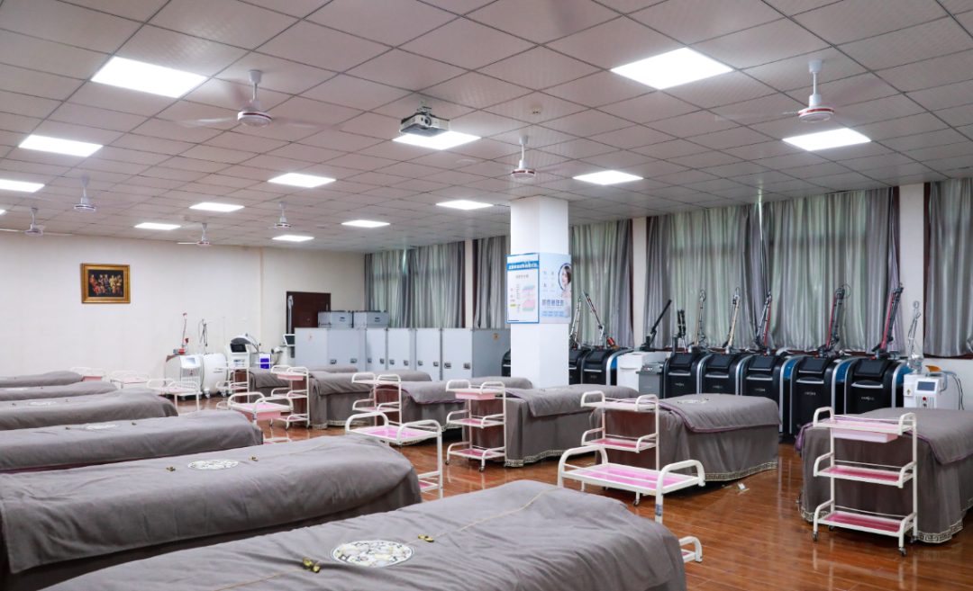 探秘西安海棠职业学院医美实训楼，开启美丽科技之旅！
