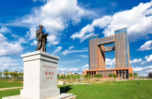 分别是山东大学齐鲁医学部,中国医科大,吉大白求恩医学院,哈尔滨医科