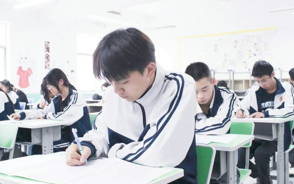 关注！西安东方职业高级中学期末考试正在进行时…