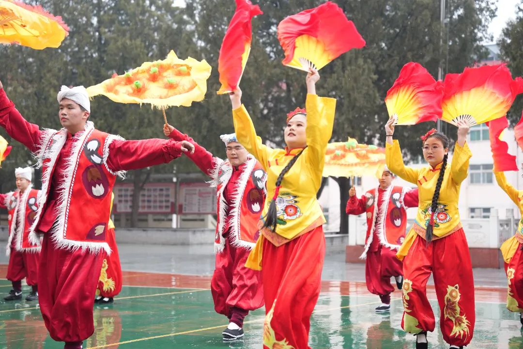 “同心筑梦 情暖校园”沛华集团爱心助学活动在延川县中学举行