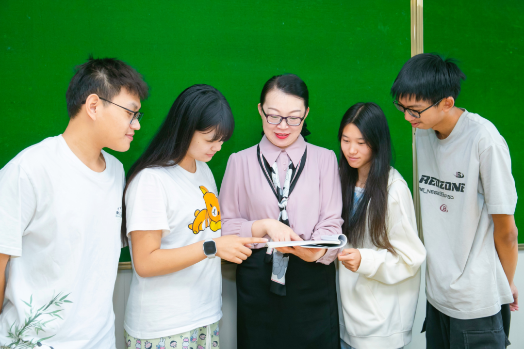 城市建设学院教师张江波副教授指导学生.png