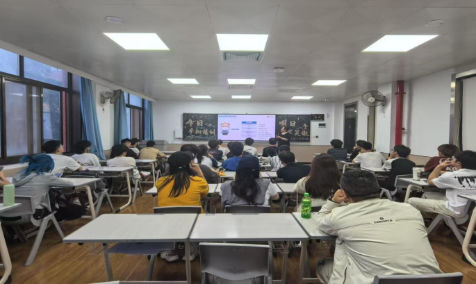 西京学院双核赋能学风建设 助力学子精准发力