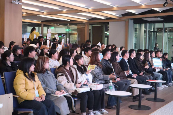 图5 《公职之路启蒙课：赢在起点，规划未来》精品训练营活动现场合影5.png