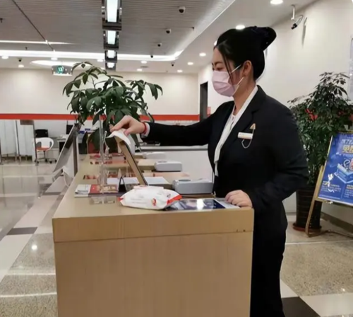 年收入28万留不住人，六个月内接近6数万人辞职，“铁饭碗”没劲了？4.png