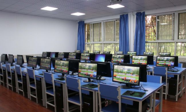 西安生物医药技术学校计算机室1.png