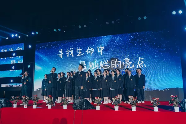 西安现代职业高中成功举办“现代毕业季，青春向未来”2019级毕业晚会25.png